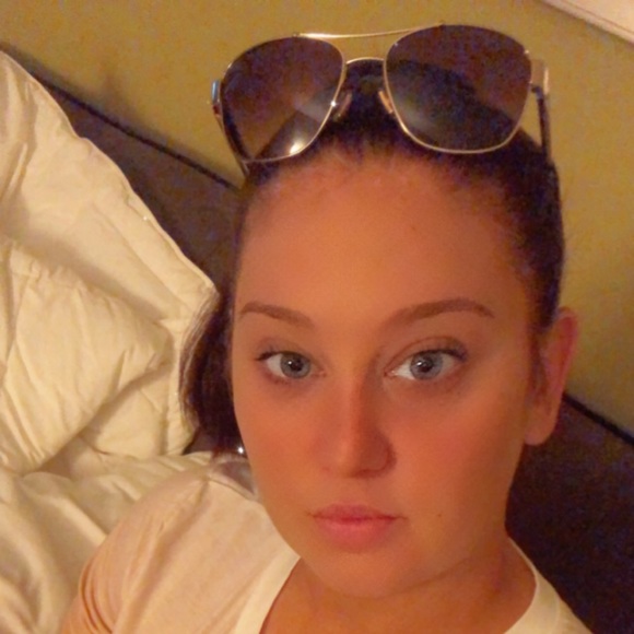 Meet your Posher, Amanda - Picture 1 of 1